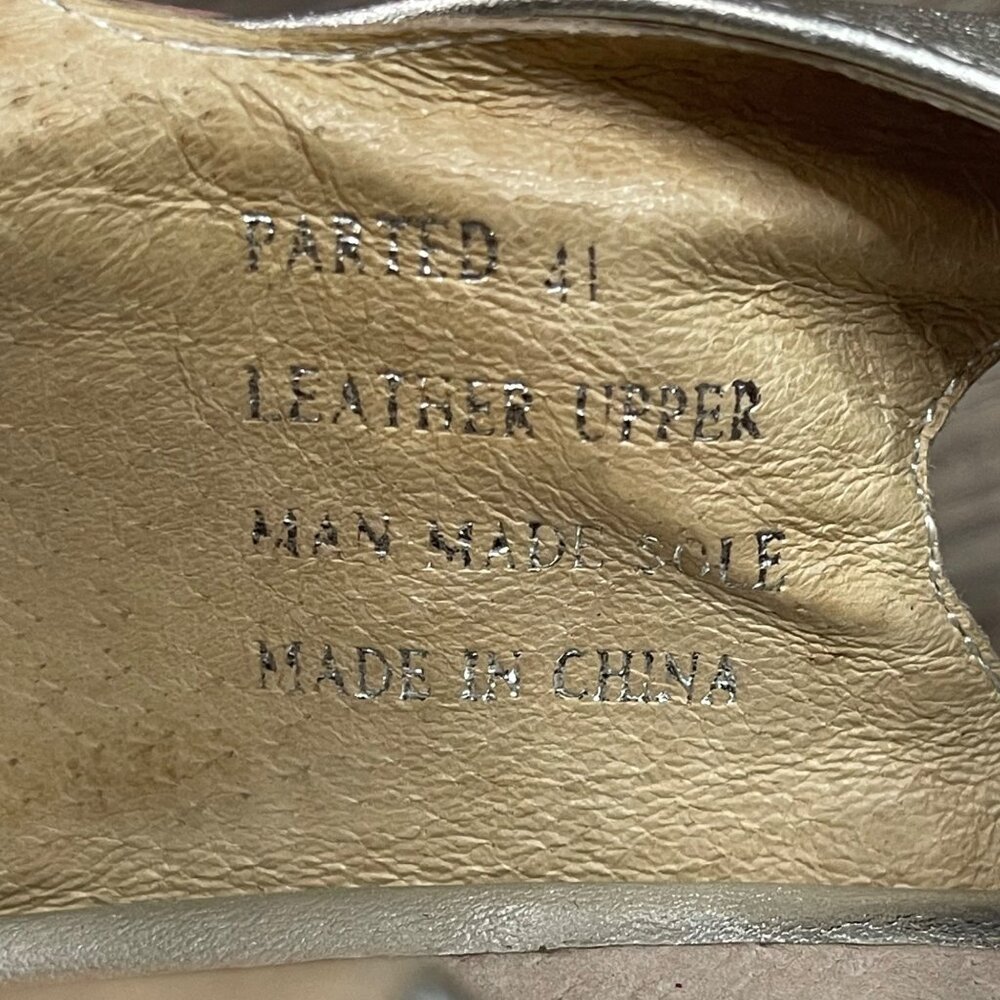 Bakers Elite Skull Embossed Leather Sandals Womens 10 EU 41 Metallic Silver FLAW - Picture 10 of 12